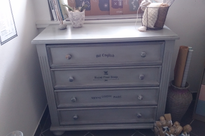 Kommode mit Annie Sloan Chalk Paint "Paris Grey"