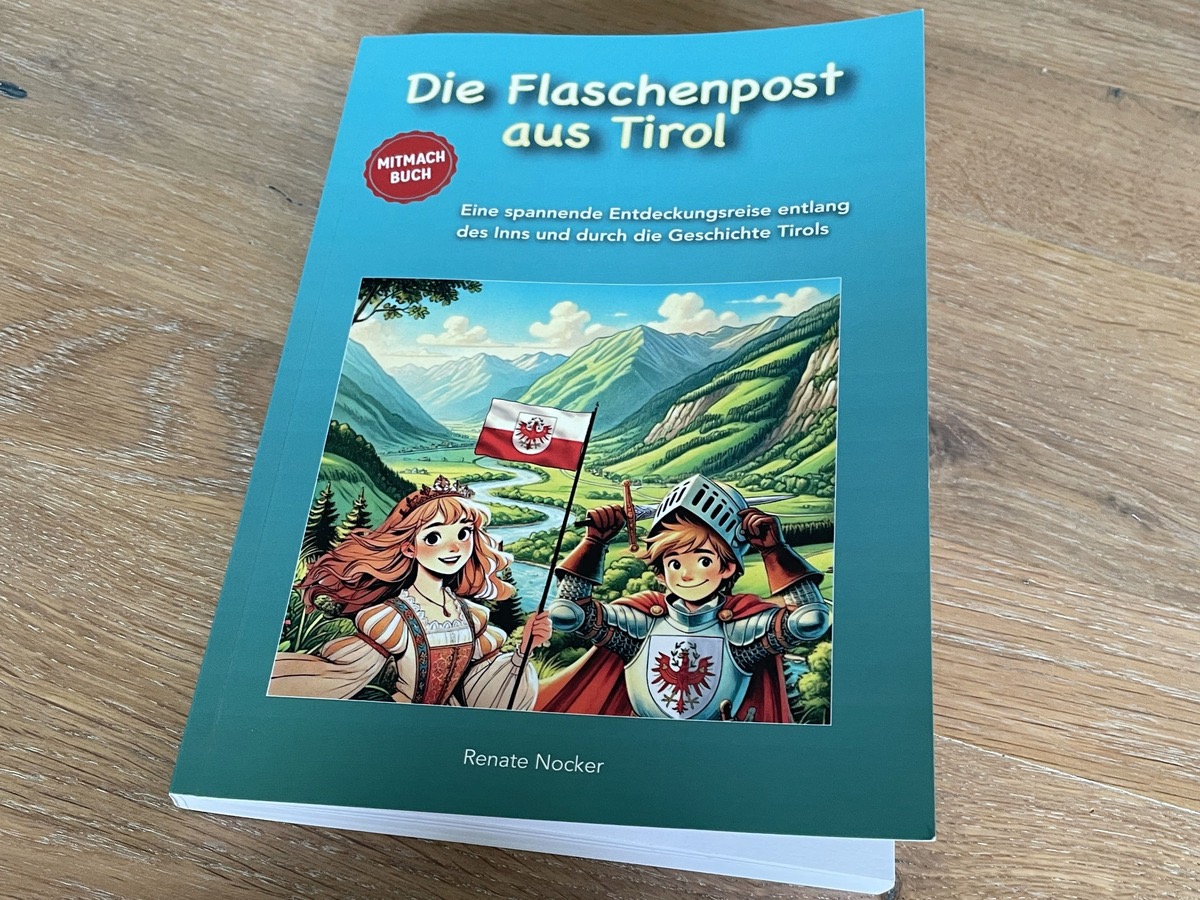 Buchcover Die Flaschenpost aus Tirol mit zwei Kindern in mittelalterlicher Kleidung und Tiroler Fahne